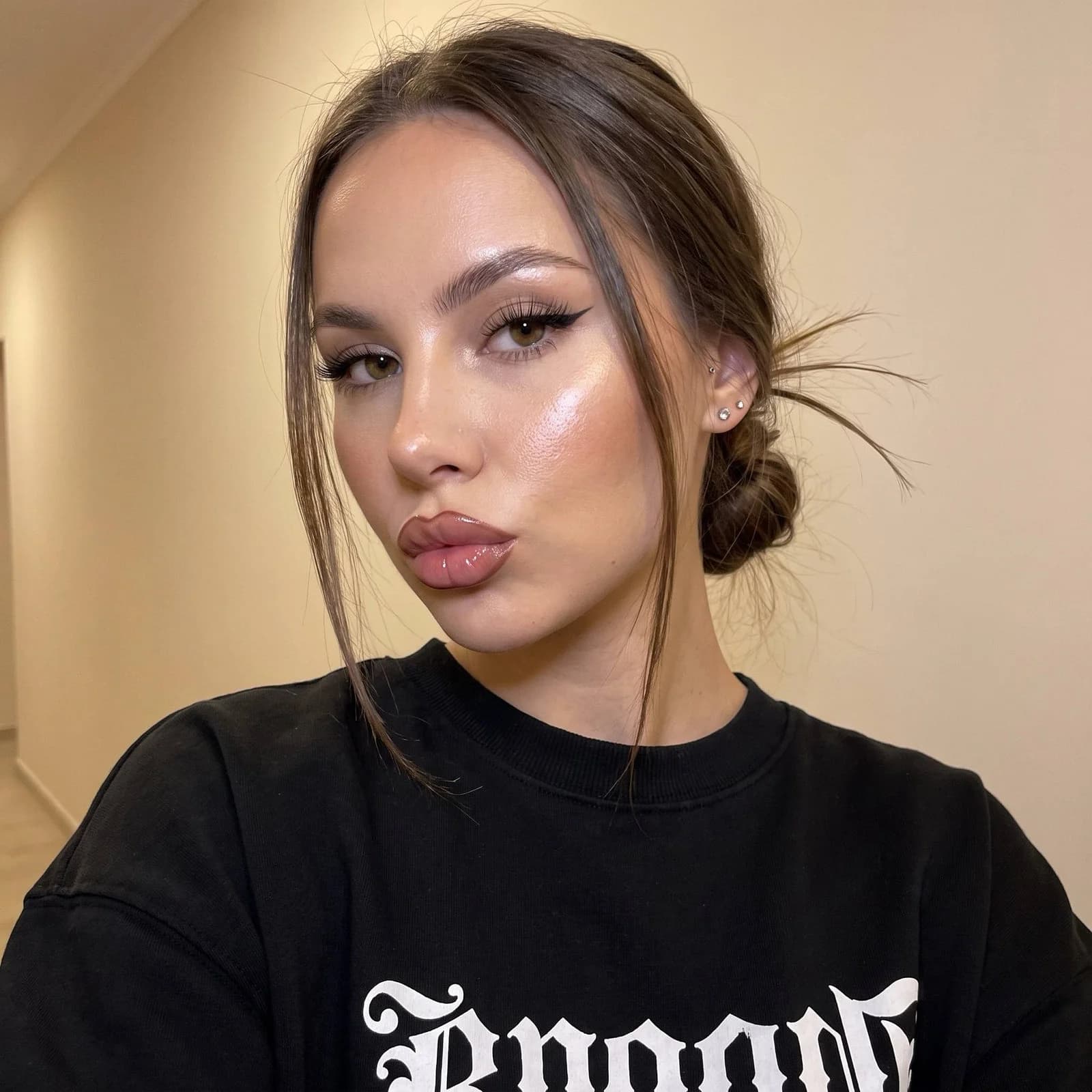 Glossy Pout Selfie