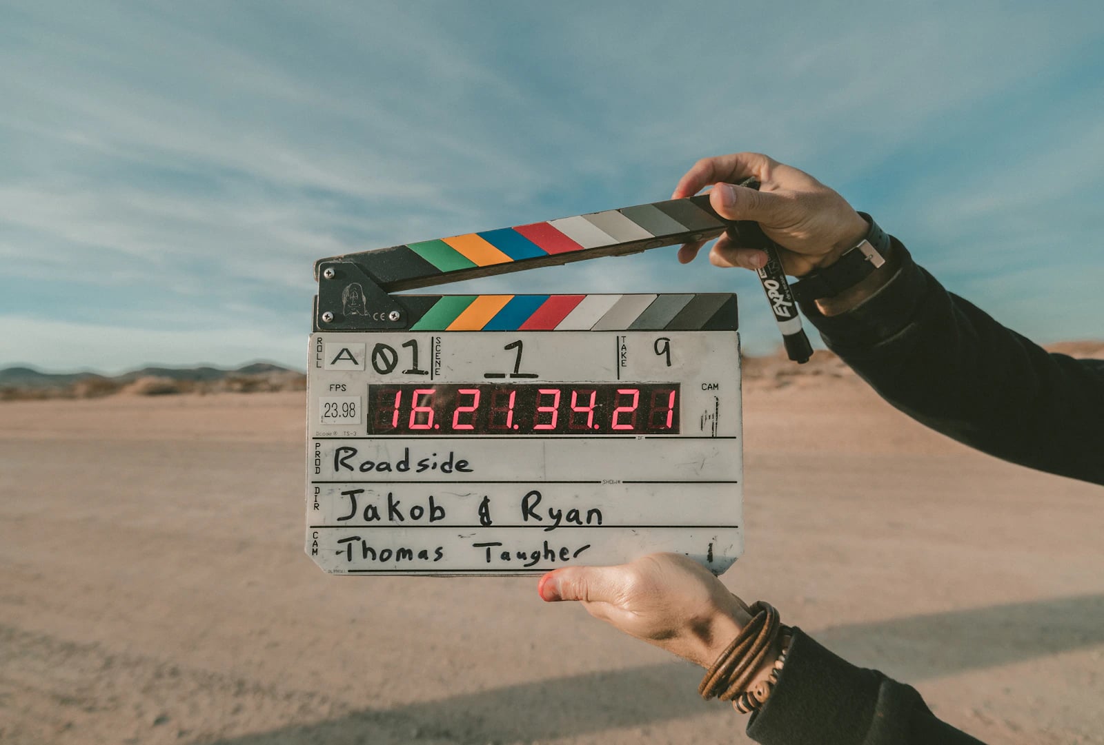 Comment rédiger des prompts pour des images IA cinématographiques - Résultats de qualité film